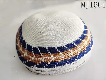 Roku darbs Kippah adīta cepure Ebreju rakstus